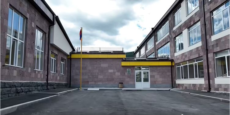 Ծաղկաձորի դպրոցը թռչնի թռիչքի բարձրությունից