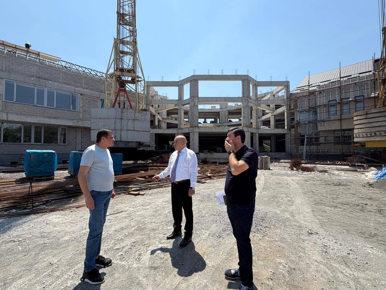 ՀՀ կառավարության ֆինանսավորմամբ և Հայաստանի տարածքային զարգացման հիմնադրամի պատվիրատվությամբ կառուցվում է Երևանի թիվ 45 դպրոցը։